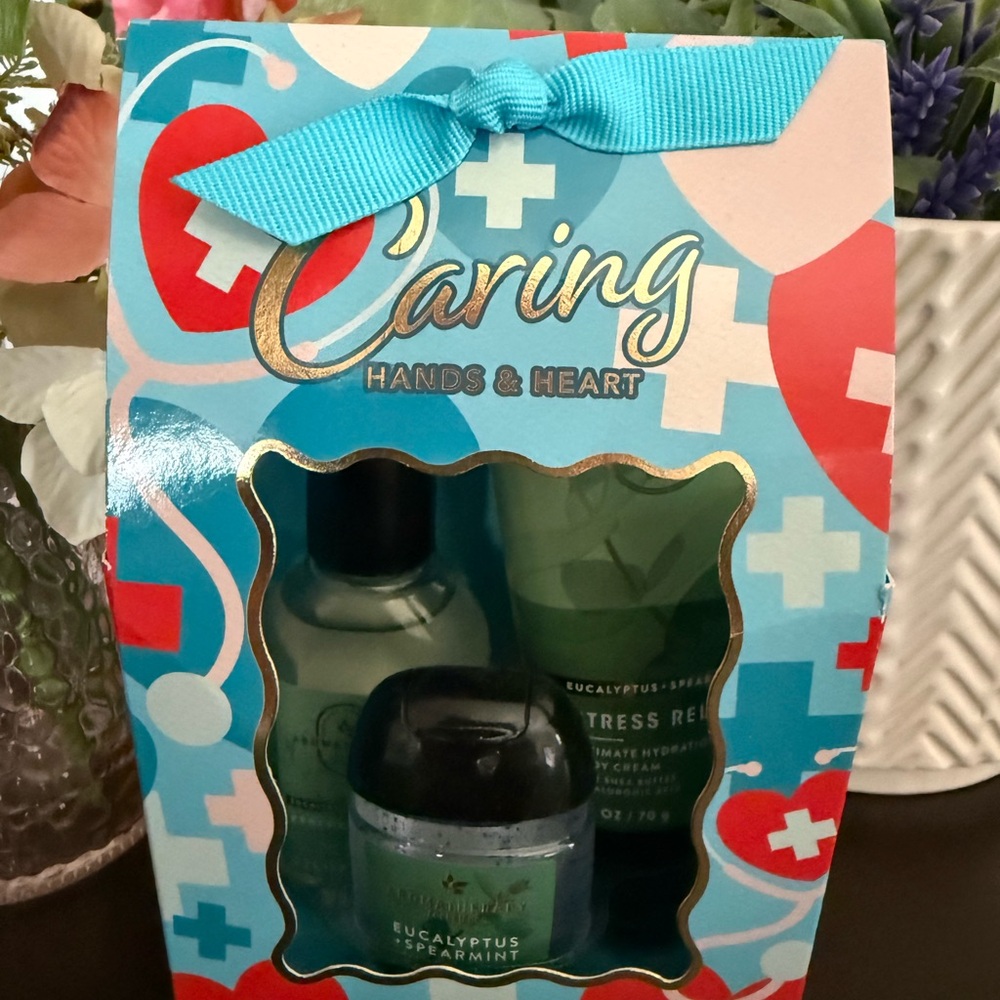 🆕🩺 BATH & BODY WORKS “HANDS & HEART” EUCALYPTUS & SPEARMINT 3-PIECE GIFT SET - Picture 2 of 5